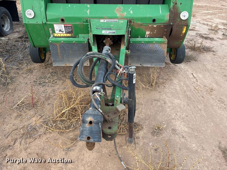image for item EF6196 2004 John Deere 567 round baler
