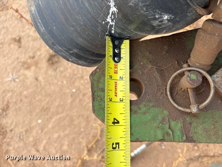 image for item EF6196 2004 John Deere 567 round baler