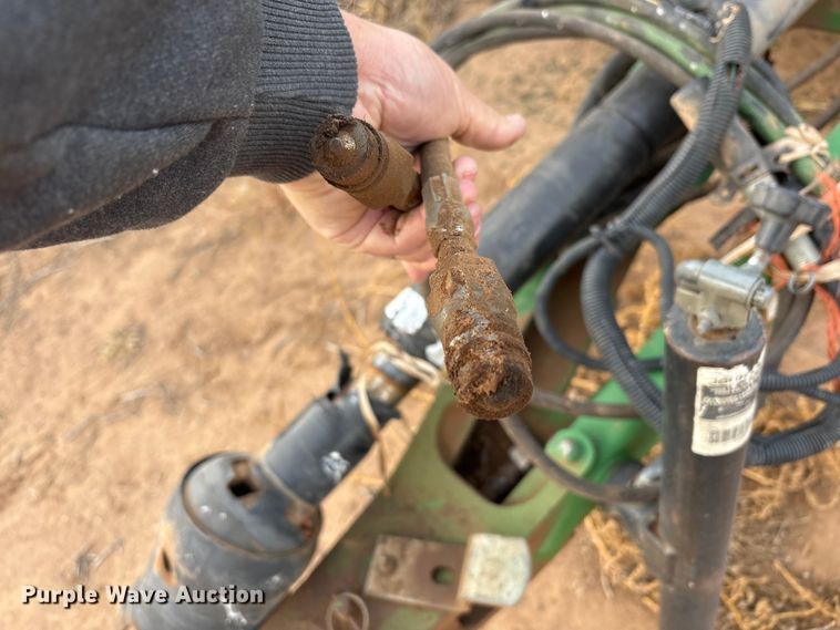 image for item EF6196 2004 John Deere 567 round baler