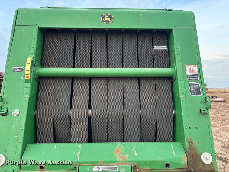 image for item EF6196 2004 John Deere 567 round baler