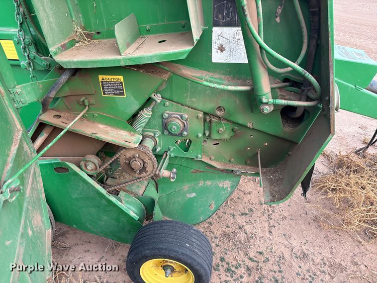 image for item EF6196 2004 John Deere 567 round baler