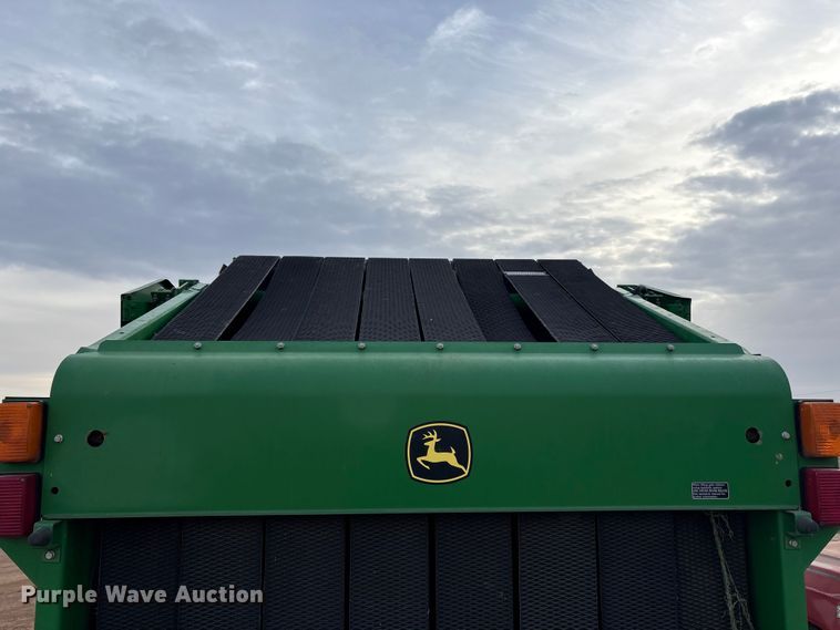 image for item EF6196 2004 John Deere 567 round baler