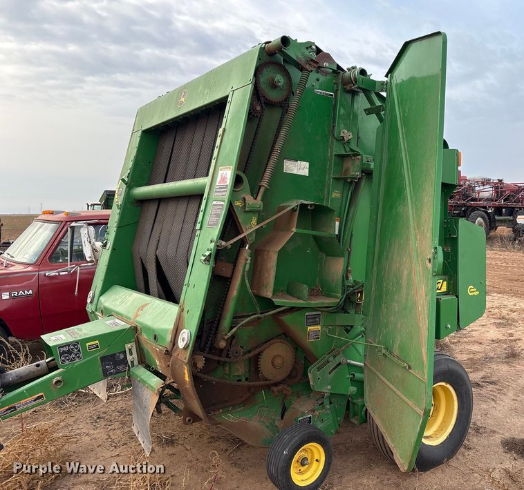 image for item EF6196 2004 John Deere 567 round baler