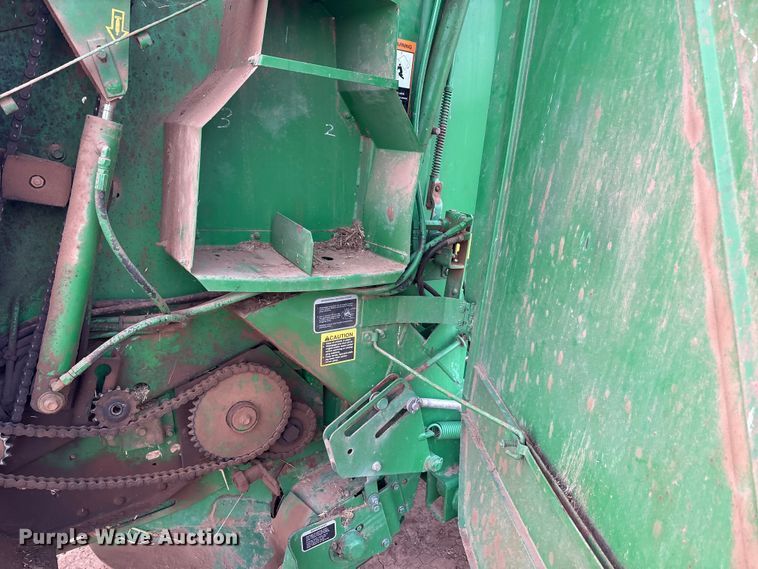 image for item EF6196 2004 John Deere 567 round baler