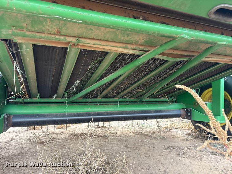 image for item EF6196 2004 John Deere 567 round baler