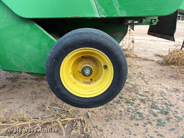 image for item EF6196 2004 John Deere 567 round baler