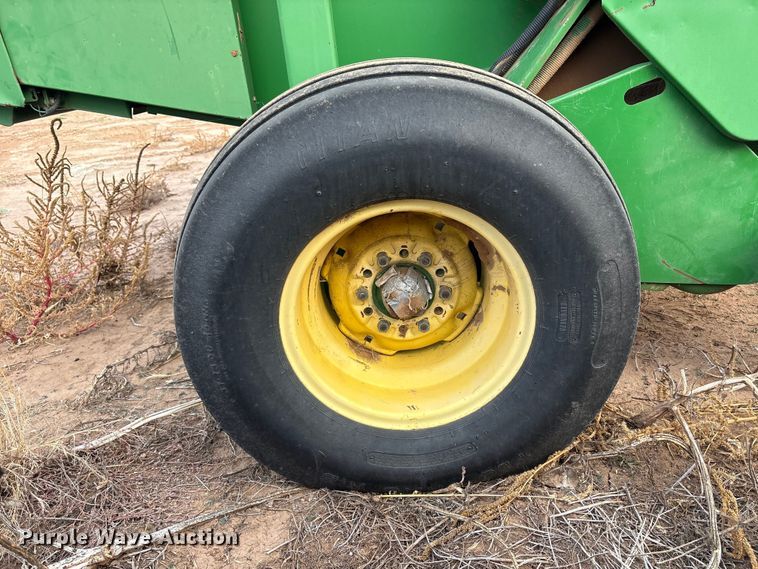 image for item EF6196 2004 John Deere 567 round baler