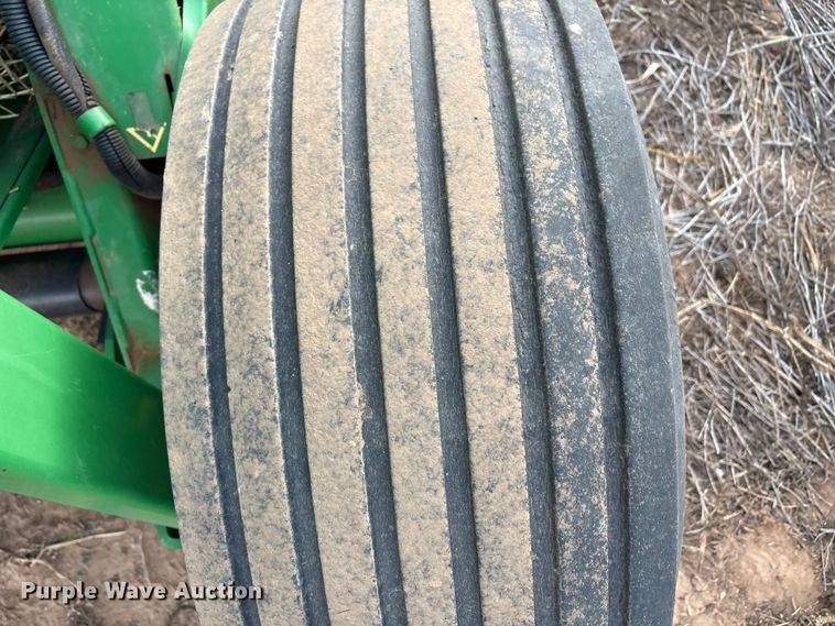 image for item EF6196 2004 John Deere 567 round baler