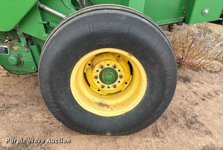 image for item EF6196 2004 John Deere 567 round baler