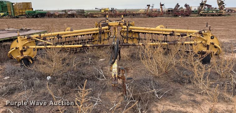 image for item EF6197 Vermeer R-23 Twinrake hay rake