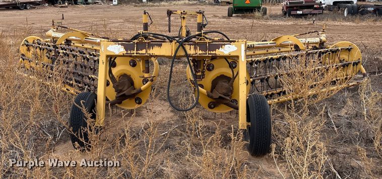 image for item EF6197 Vermeer R-23 Twinrake hay rake