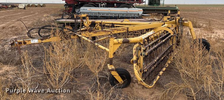 image for item EF6197 Vermeer R-23 Twinrake hay rake