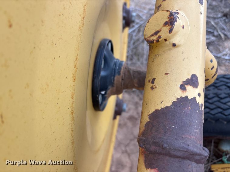 image for item EF6197 Vermeer R-23 Twinrake hay rake