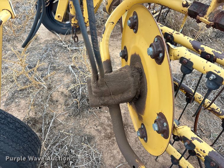 image for item EF6197 Vermeer R-23 Twinrake hay rake