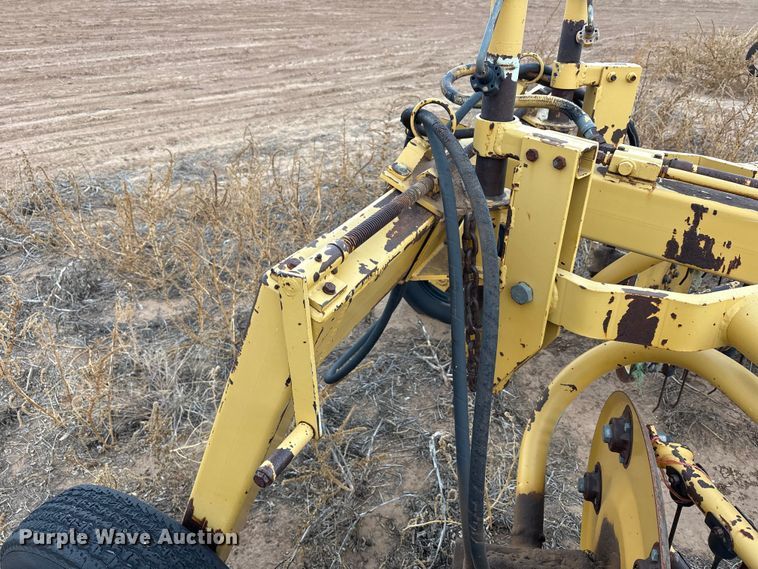 image for item EF6197 Vermeer R-23 Twinrake hay rake