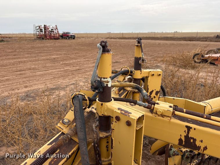 image for item EF6197 Vermeer R-23 Twinrake hay rake