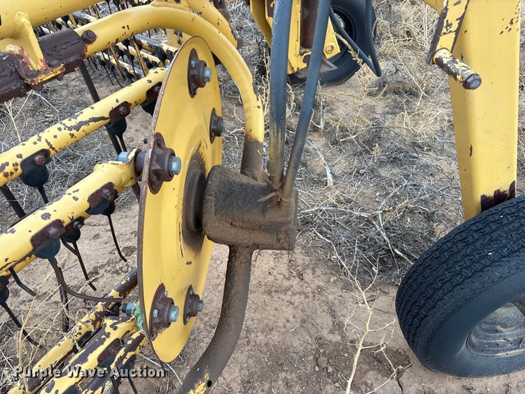 image for item EF6197 Vermeer R-23 Twinrake hay rake