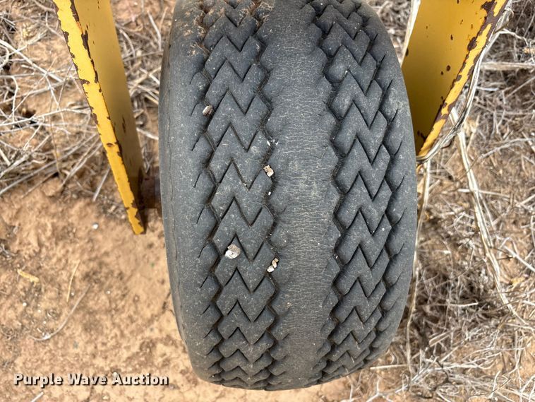 image for item EF6197 Vermeer R-23 Twinrake hay rake