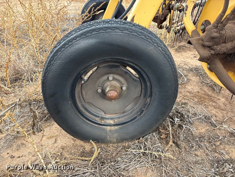 image for item EF6197 Vermeer R-23 Twinrake hay rake