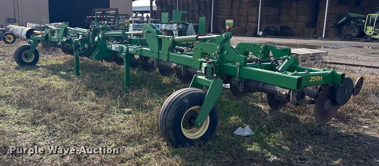 image for item EG8305 John Deere 2510H NH3 applicator
