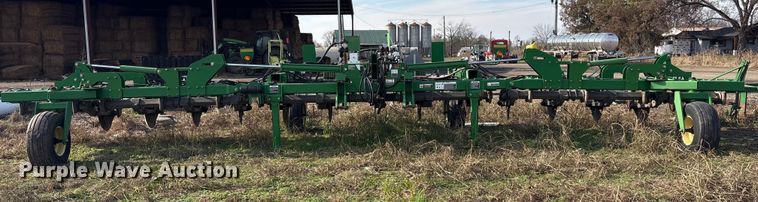 image for item EG8305 John Deere 2510H NH3 applicator