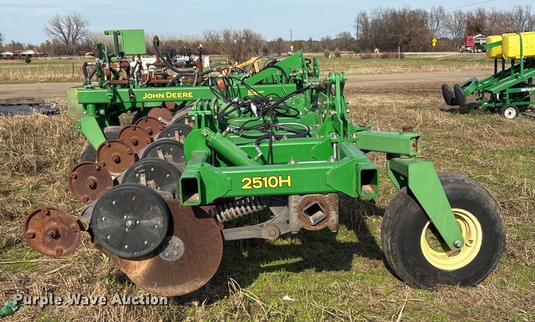 image for item EG8305 John Deere 2510H NH3 applicator
