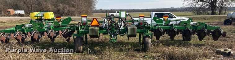 image for item EG8305 John Deere 2510H NH3 applicator