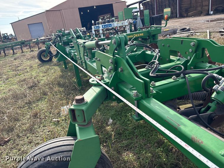 image for item EG8305 John Deere 2510H NH3 applicator