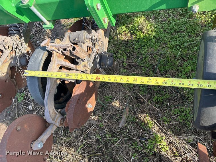 image for item EG8305 John Deere 2510H NH3 applicator