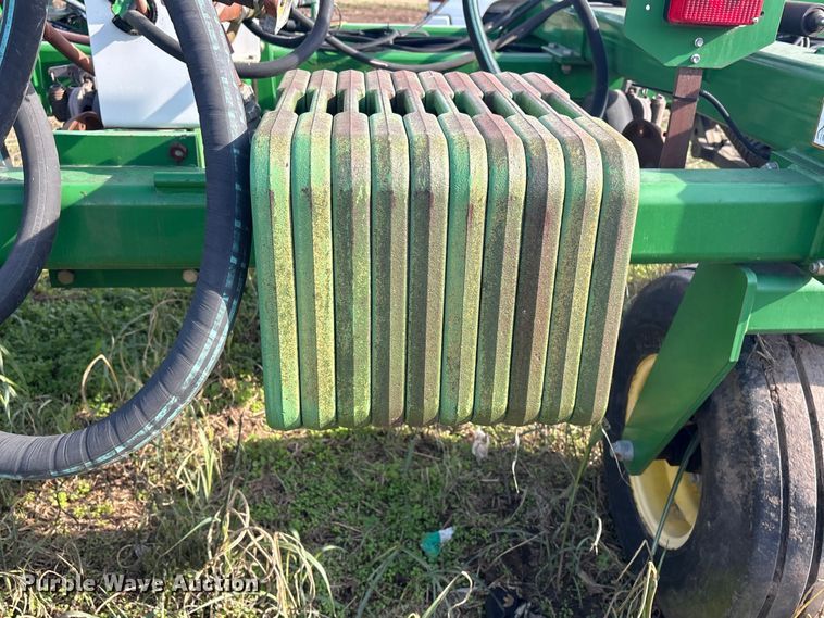 image for item EG8305 John Deere 2510H NH3 applicator