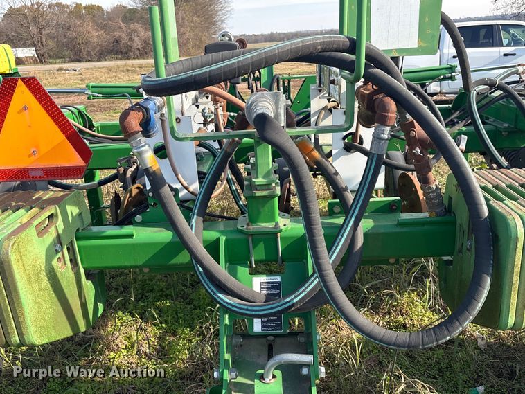 image for item EG8305 John Deere 2510H NH3 applicator