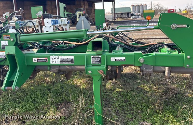 image for item EG8305 John Deere 2510H NH3 applicator
