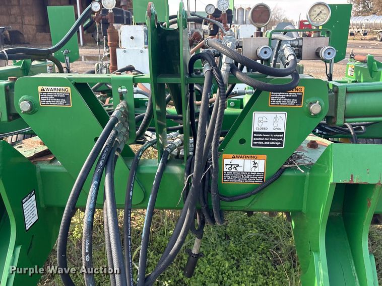 image for item EG8305 John Deere 2510H NH3 applicator