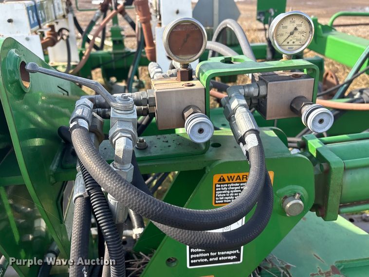 image for item EG8305 John Deere 2510H NH3 applicator