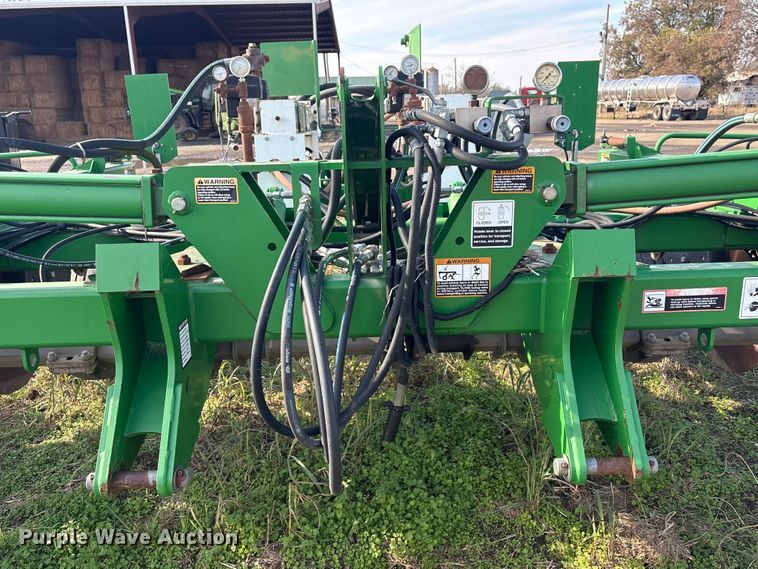 image for item EG8305 John Deere 2510H NH3 applicator