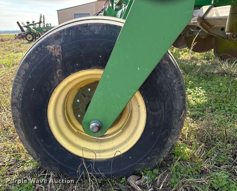 image for item EG8305 John Deere 2510H NH3 applicator