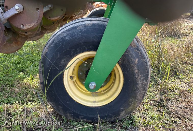 image for item EG8305 John Deere 2510H NH3 applicator