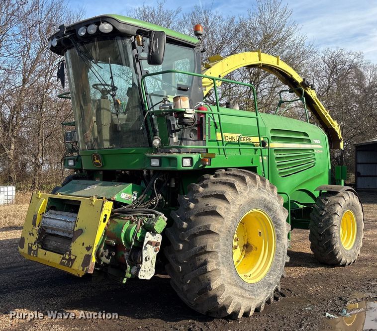 image for item EG8308 2011 John Deere 7950 forage harvester