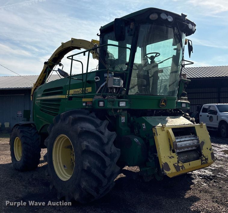 image for item EG8308 2011 John Deere 7950 forage harvester