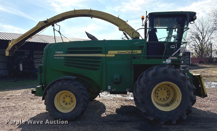 image for item EG8308 2011 John Deere 7950 forage harvester