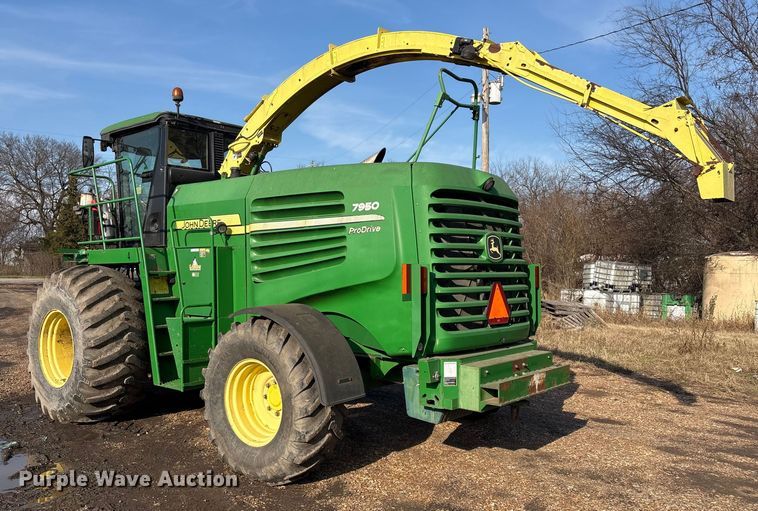 image for item EG8308 2011 John Deere 7950 forage harvester