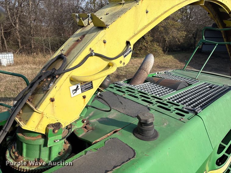 image for item EG8308 2011 John Deere 7950 forage harvester