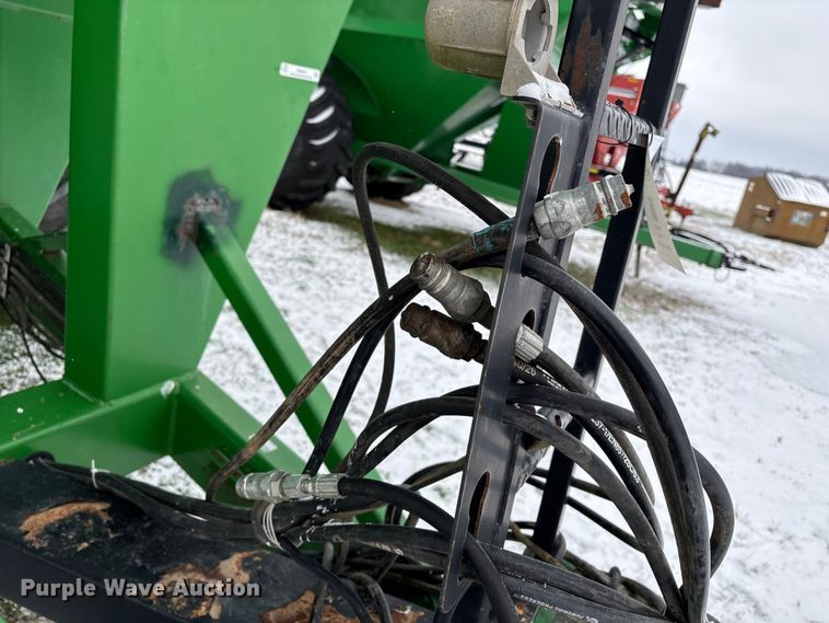 image for item EM0057 2009 Brent 1082 grain cart