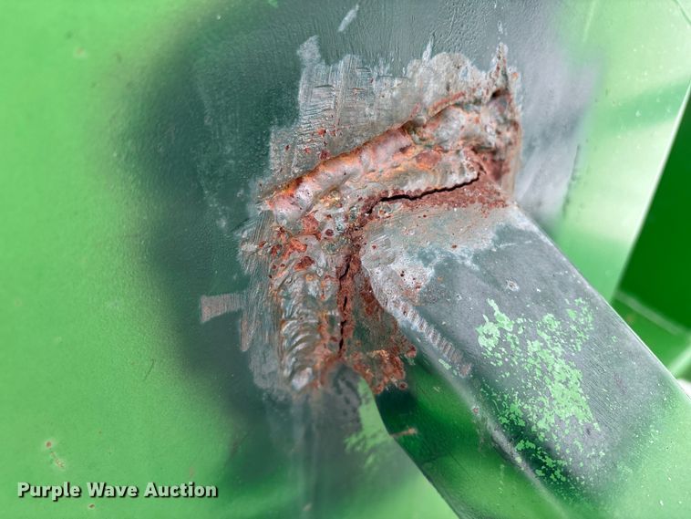 image for item EM0057 2009 Brent 1082 grain cart