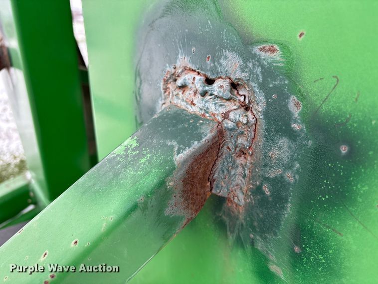 image for item EM0057 2009 Brent 1082 grain cart