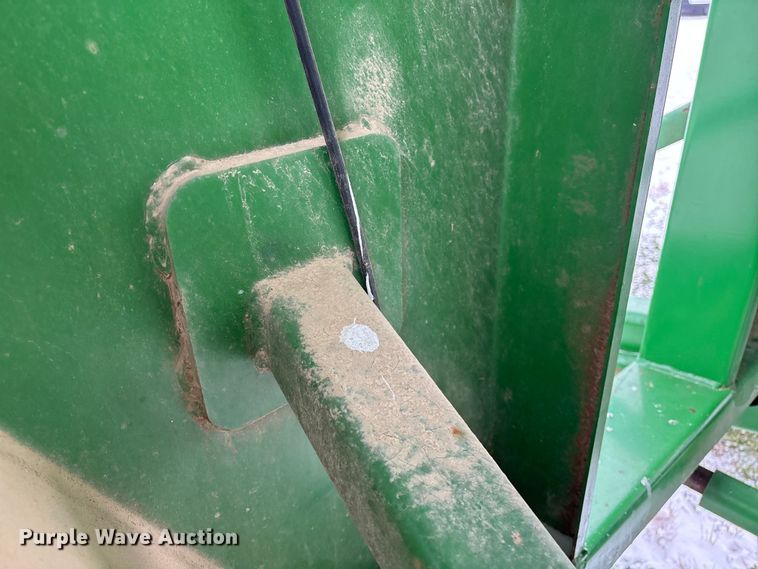 image for item EM0057 2009 Brent 1082 grain cart