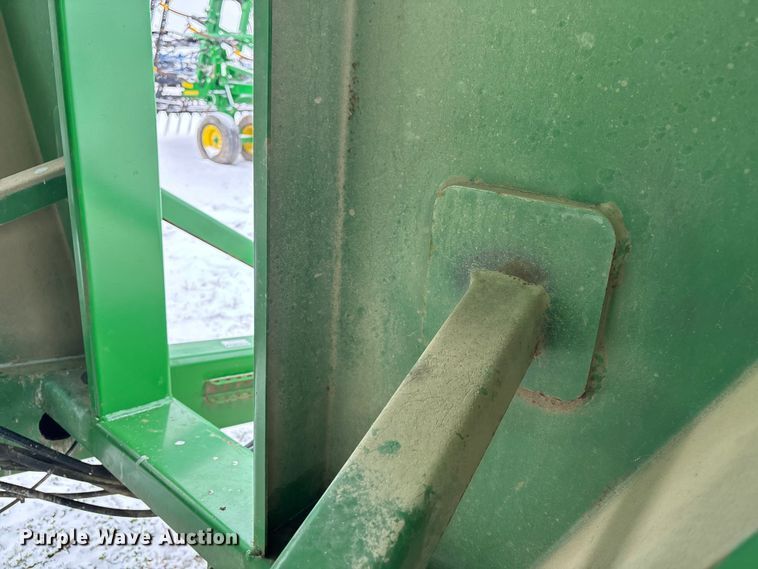 image for item EM0057 2009 Brent 1082 grain cart