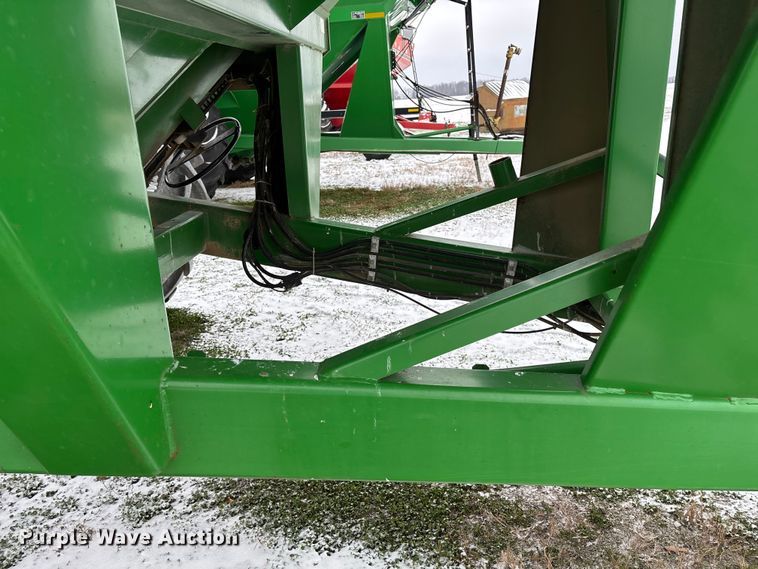 image for item EM0057 2009 Brent 1082 grain cart