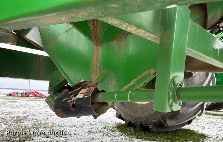 image for item EM0057 2009 Brent 1082 grain cart