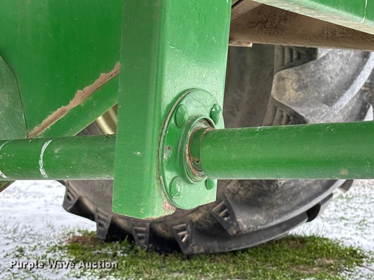 image for item EM0057 2009 Brent 1082 grain cart